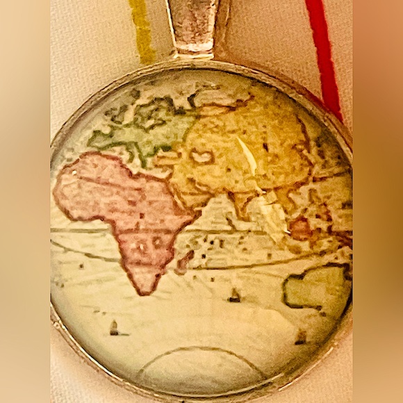 Set of 2 ancient map drawings paintings necklaces unisex - Picture 3 of 4